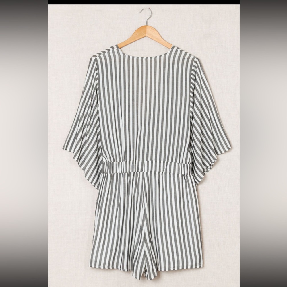 Gray Kimono sleeve romper with tie front and pockets - Picture 7 of 13